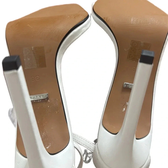 Top Shop 
Strappy chain-link design 
Squarish toe
Stiletto heel 
SIZE 38
NEW - Picture 5 of 11